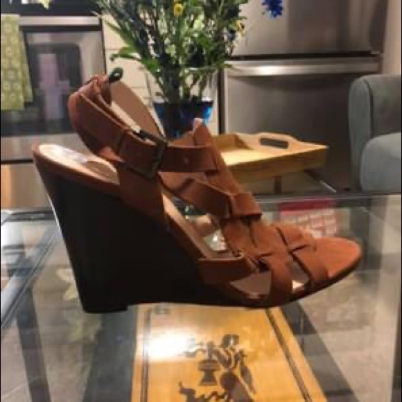 Wedge Sandals - Picture 3 of 4